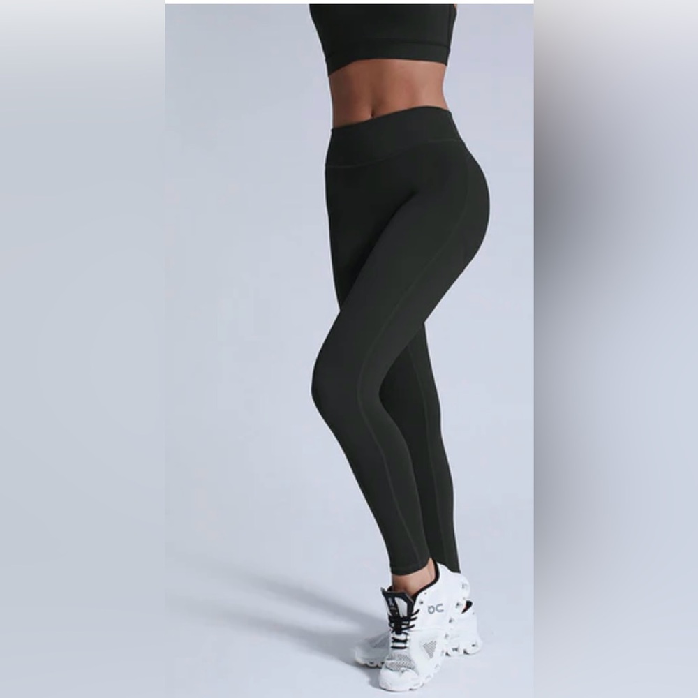 HEYVIVA Padded Booty Boost Women's Black High-Waisted Leggings MEDIUM